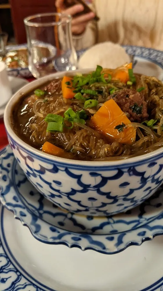 Bouillon Vermicelles Boulettes de Boeuf Et Champignons